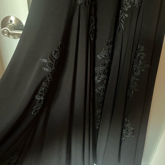 Gorgeous Black Halter  lace size 4 Evening Gown - Picture 6 of 8